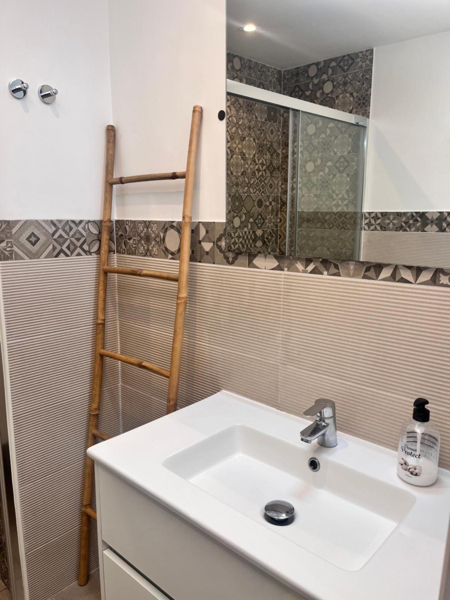 Sunshine Beach Apartments Адехе Екстериор снимка